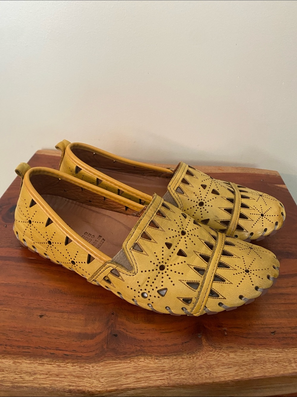 Spring Step Fusaro Slip-On in yellow perforated leather size 6.5-7